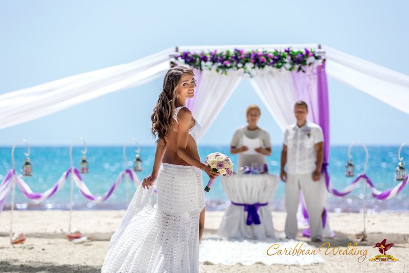 http://caribbean-wedding.ru/wp-content/gallery/angelika-and-sergey/wedding-in-punta-cana-06.jpg