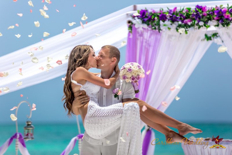 http://caribbean-wedding.ru/wp-content/gallery/angelika-and-sergey/wedding-in-punta-cana-27.jpg